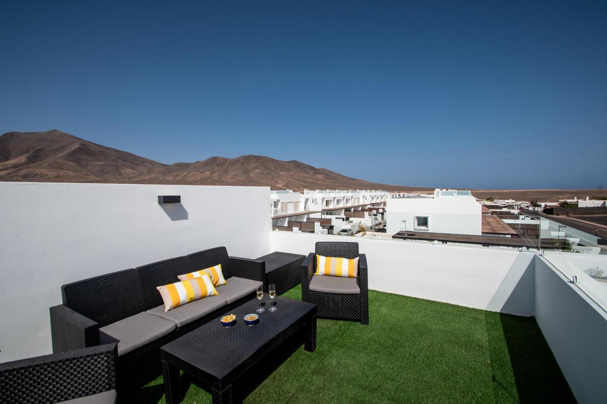 Serena Villa 38 - Heated Pool, Sea Views, Ac, High Speed Internet 플라야블랑카 외부 사진