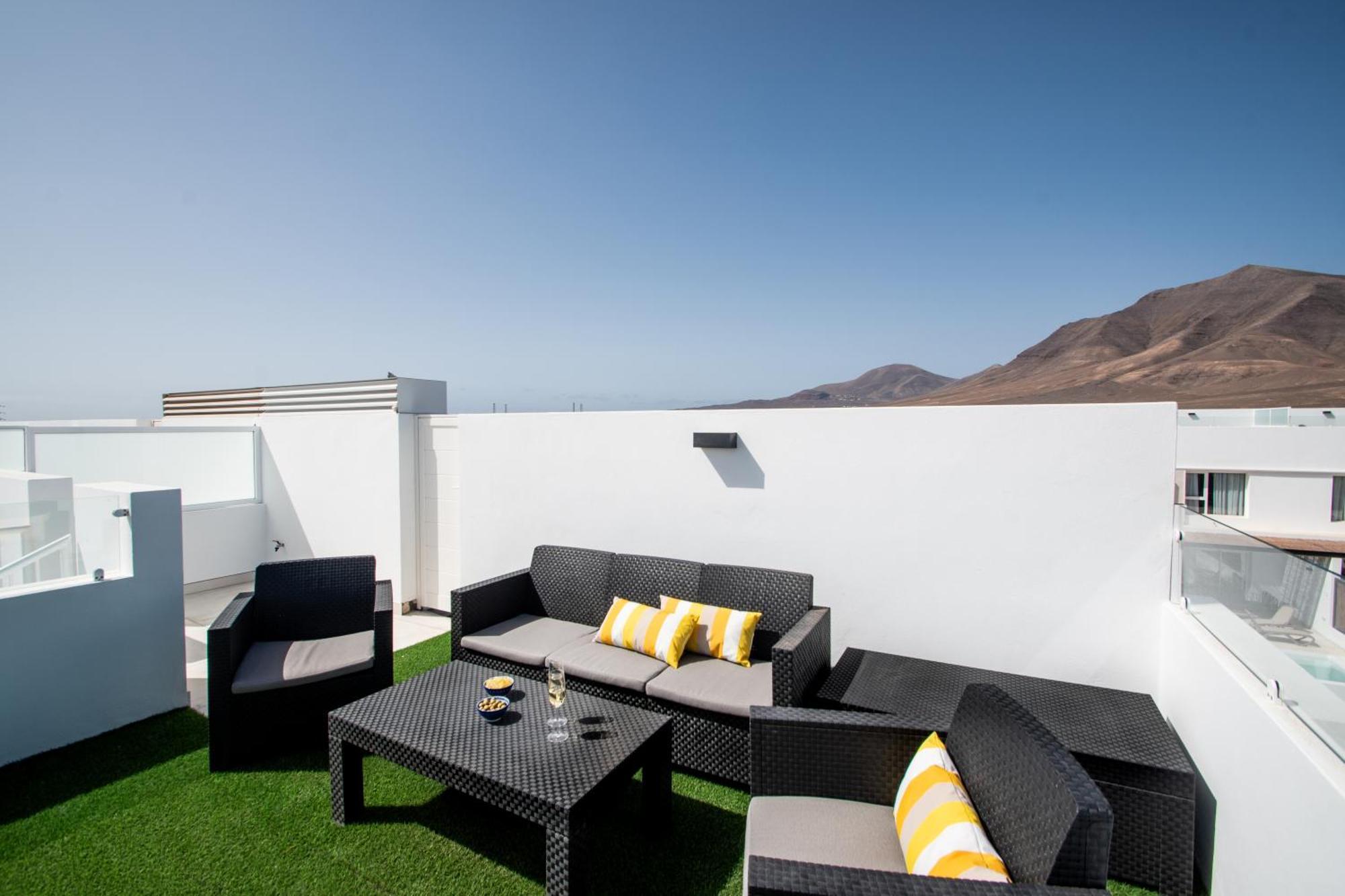 Serena Villa 38 - Heated Pool, Sea Views, Ac, High Speed Internet 플라야블랑카 외부 사진