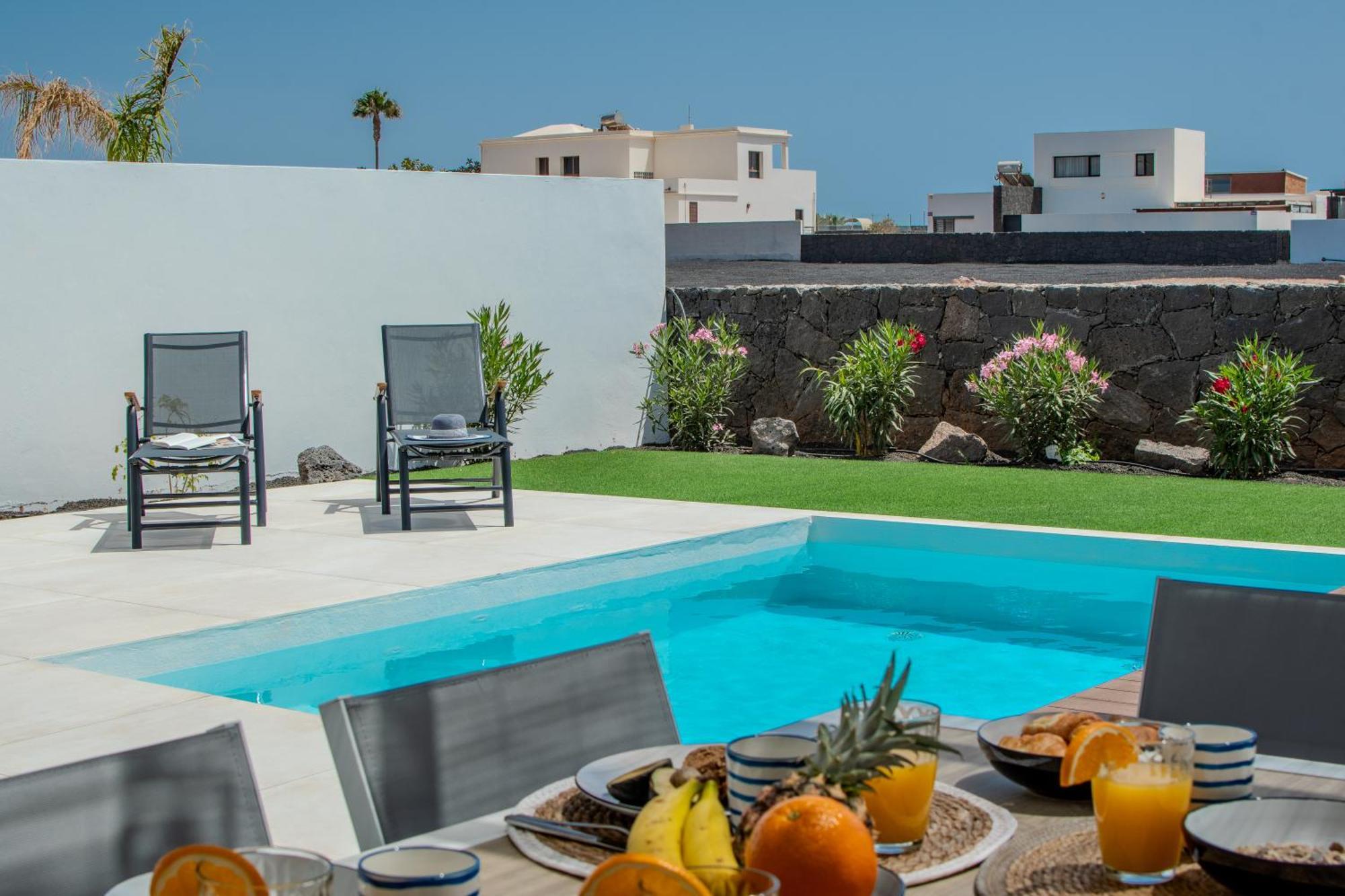 Serena Villa 38 - Heated Pool, Sea Views, Ac, High Speed Internet 플라야블랑카 외부 사진